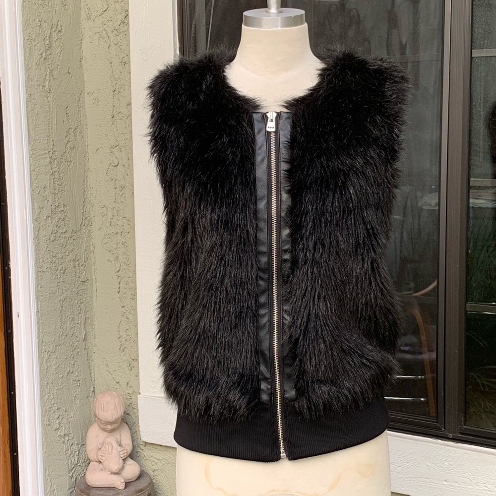 UNIQUELY LORNA JANE Faux Fur Vest Women's Size XS